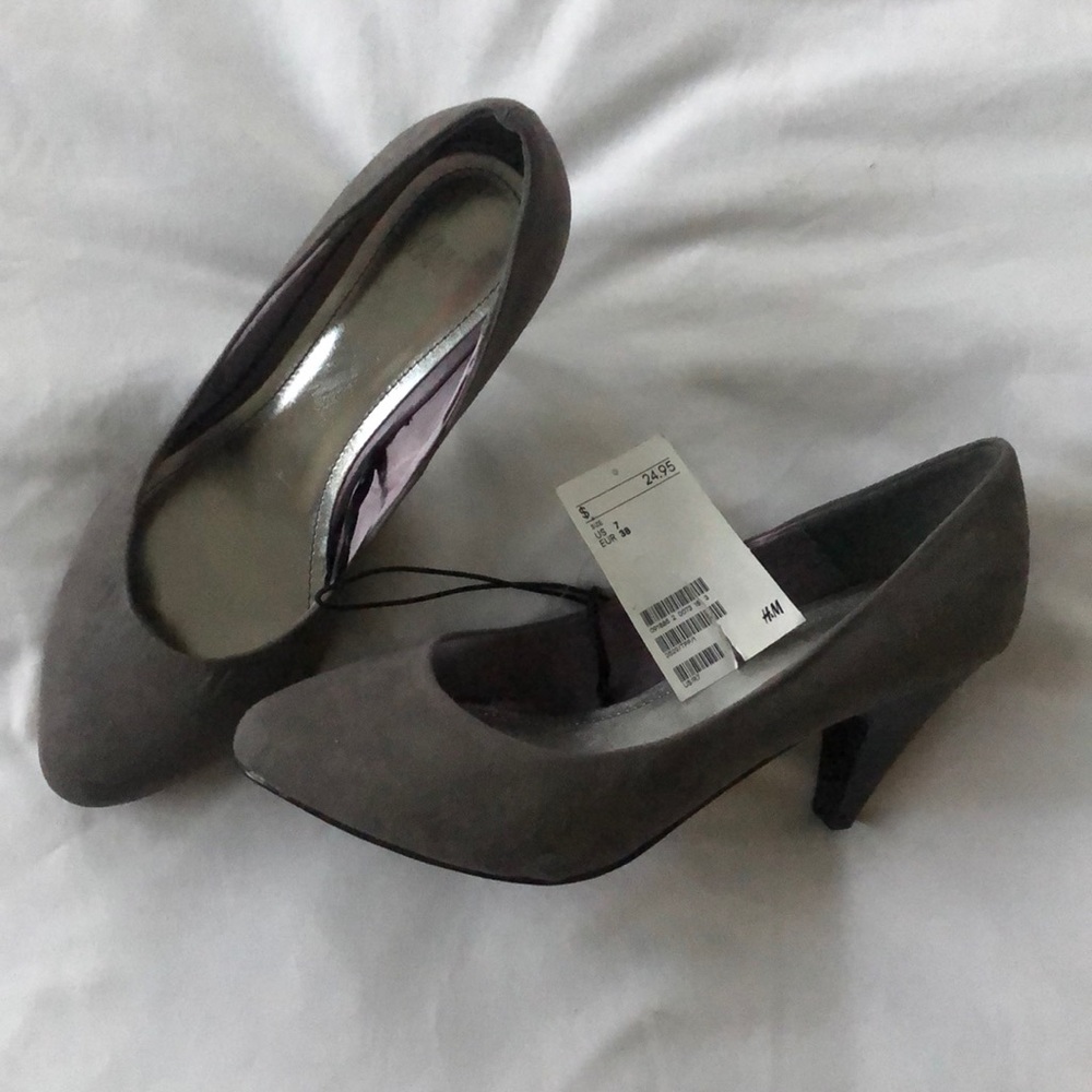 H&M grey suede almond toe pumps sz 7 NWT